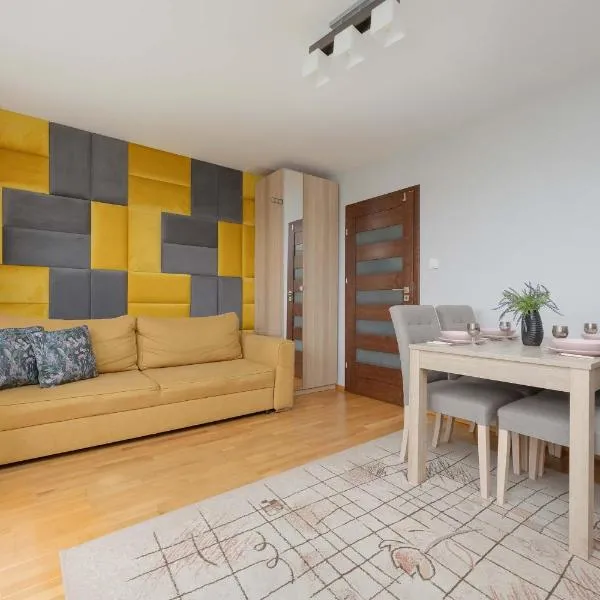 Comfortable Apartment with Air Conditioning and Balcony in the Capital by Heyrent, hotell i Warszawa
