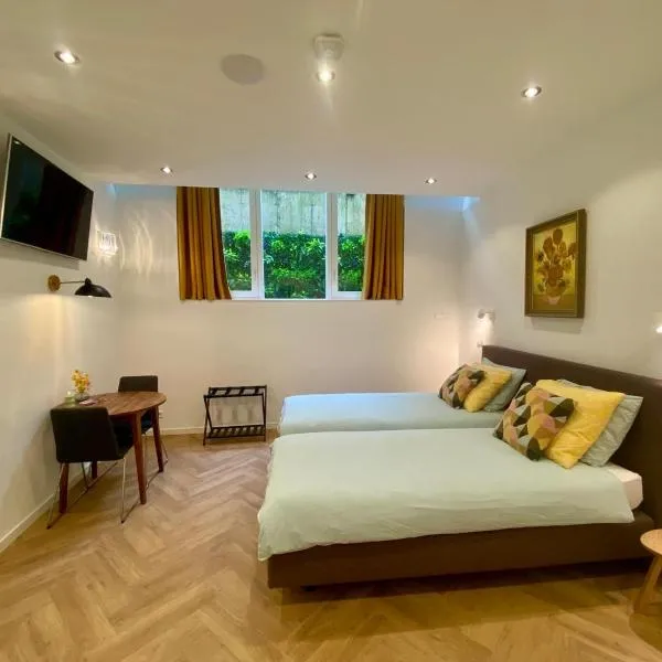 Goodnight Amsterdam Lovely B&B in city centre-private-quiet-luxurious – hotel w Amsterdamie