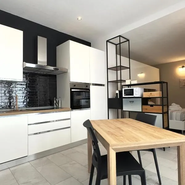 A casa di Marzia - 1, hotel en Oleggio