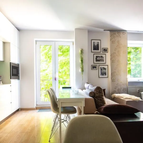 Spacious 2BR - Nivy Mall - Fast Wifi - Balcony with view - Flex check-in, khách sạn ở Nivy