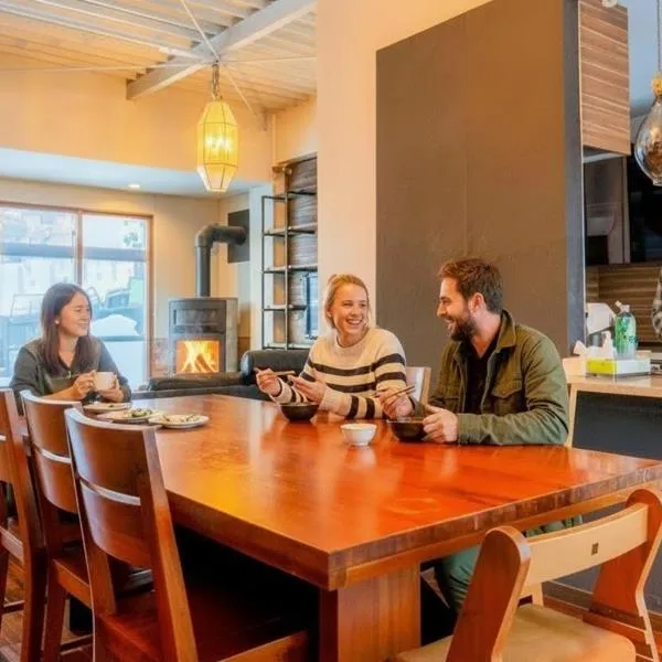 源泉かけ流し温泉付き一棟貸しVilla GENSEN TWO, hotelli kohteessa Yuzawa