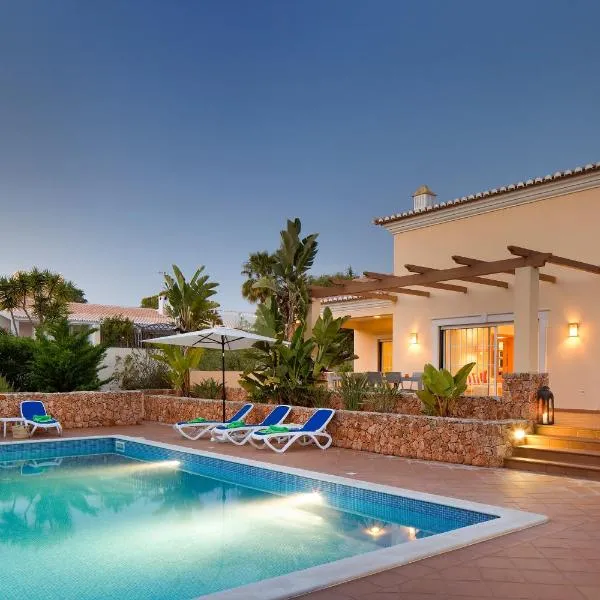 Casa Dos Cedros, hotel in Carvoeiro