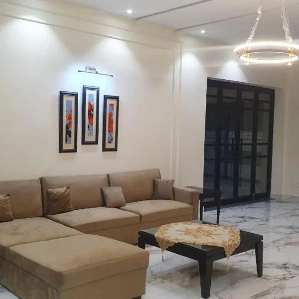 3 bedroom modern house, hotel a Lahore
