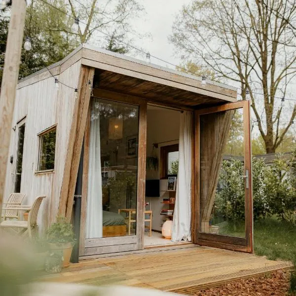 Tiny House Alba - ervaar tiny house living、Diessenのホテル