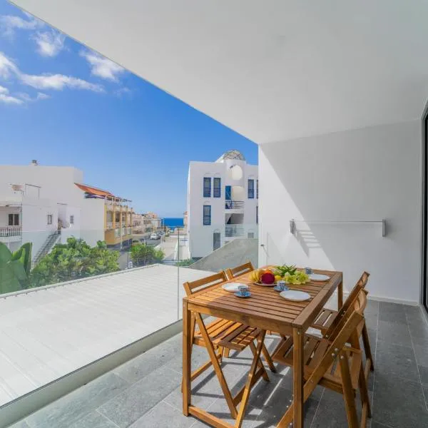 CHL Naos del Mar, seaside apartment and pool, Hotel in Puerto Naos