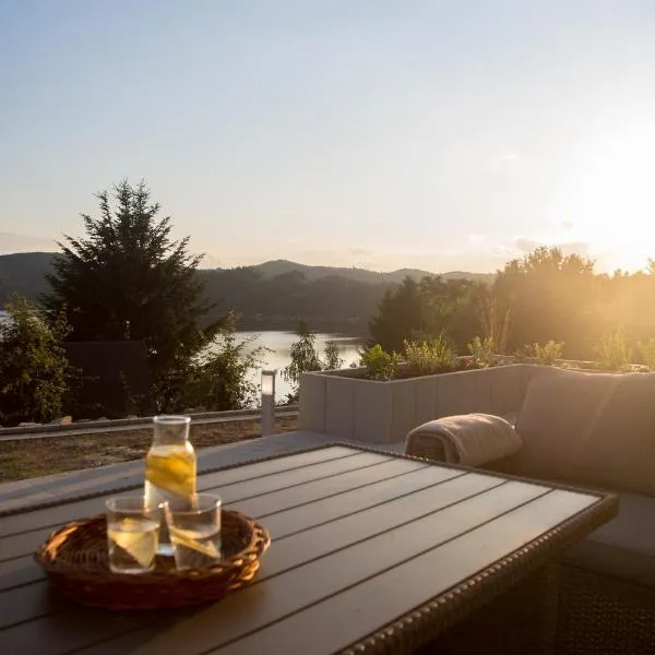 Nad Jeziorem, hotel u gradu 'Rożnów'