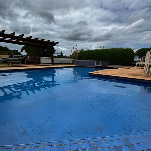 Chácara c/piscina, área para eventos e 4 quartos