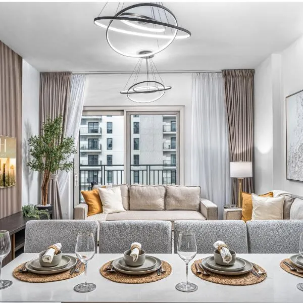 DVH Luxe Retreats 1BR Yas Island near Ferrari World & Mall โรงแรมในอาบูดาบี