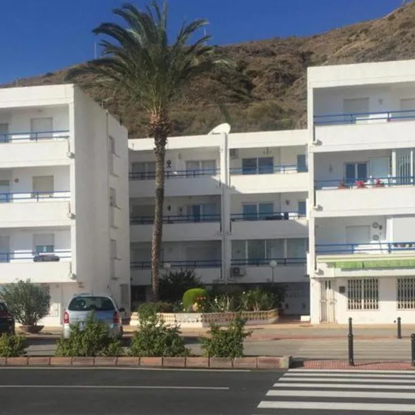 Fabulous Front Line 3-Bedroom Apartment in Mojacar, khách sạn ở Mojácar