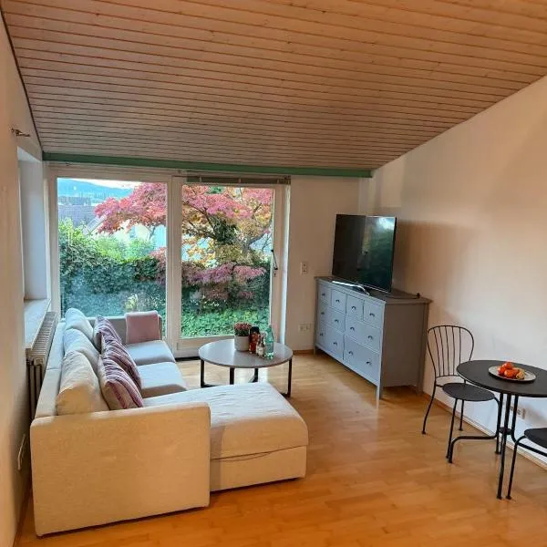Schöne Ferienwohnung mit Seeblick, hotelli kohteessa Allensbach