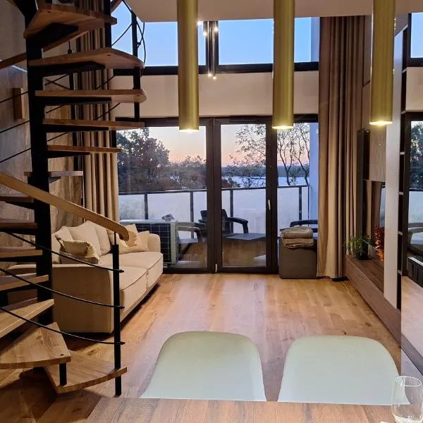 Apartament Premium z jacuzzi nad Zegrzem, hotel in Zegrze