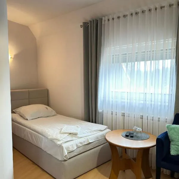 Motel Za Miedzą، فندق في Bralin
