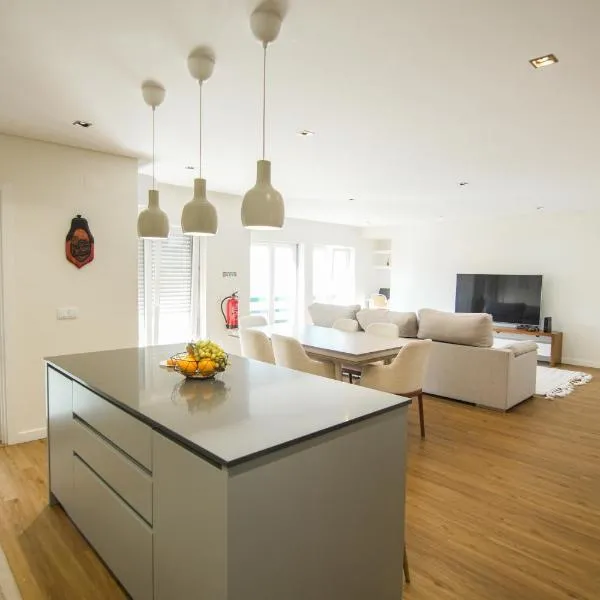 Yana Luxury Home, hotel di Queluz