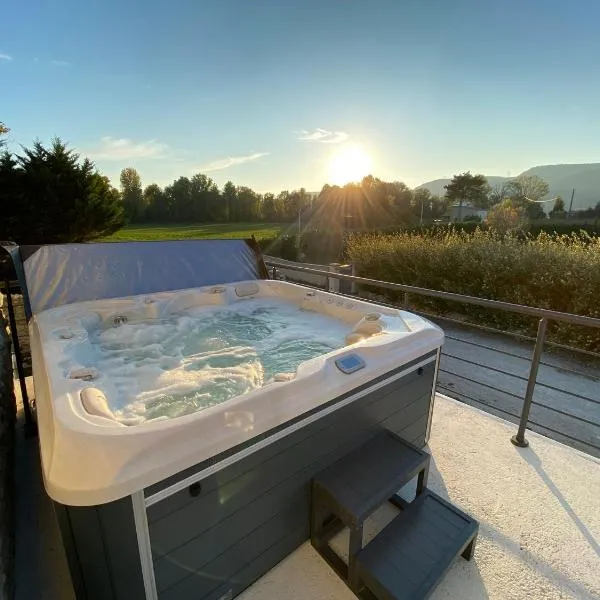 La Bâtisse, Jacuzzi Privatif et Terrasse, hotel in Livron-sur-Drôme