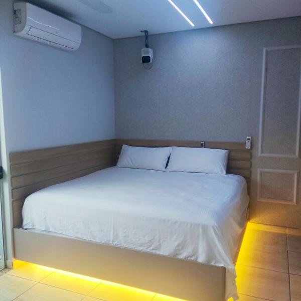 House with Super King and 65 TV and big screen - Foto 2
