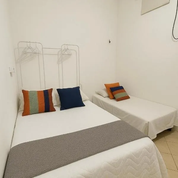 Quarto Privativo, Area Nobre, no coração de Belem, Central de Ar e Wi-fi, - Terreo1、ベレンのホテル