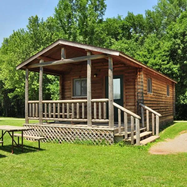 Fremont RV Campground Cottage 28, hotel en Manawa