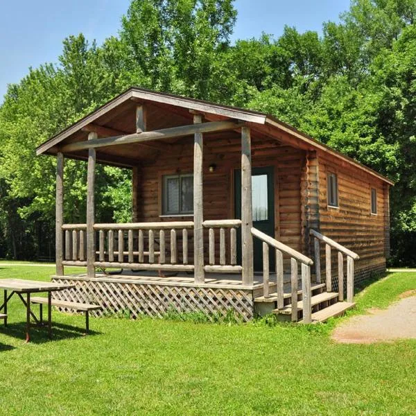 Fremont RV Campground Cottage 28, hotel in New London