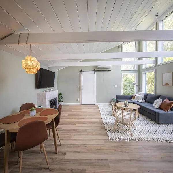 Unwind at this Modern Bethel Village Escape, hotel a Bethel