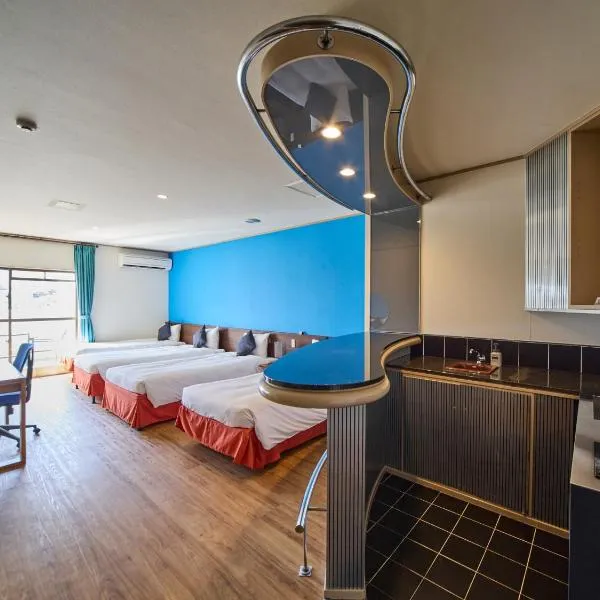 ライカムファミリーリゾートホテル旧HiyagunLanaiResort, hotel v destinaci Okinawa