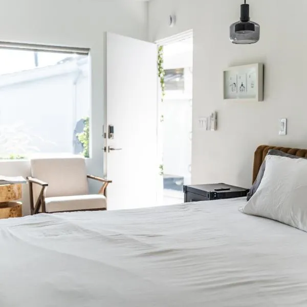 Simple La Jolla Epic bungalows