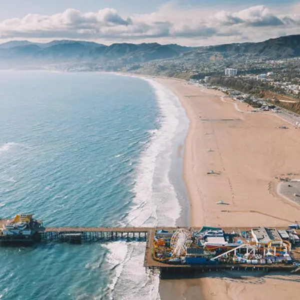 Cozy loft in heart of Santa Monica FREE Parking