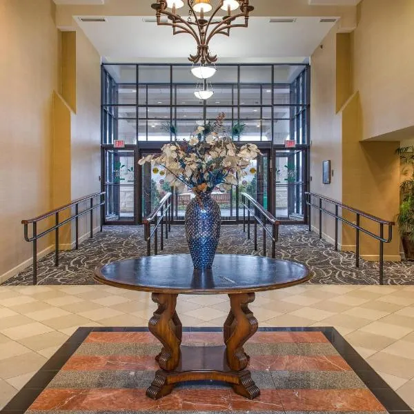 Clarion Collection Hotel Arlington Court Suites, hotel in Arlington