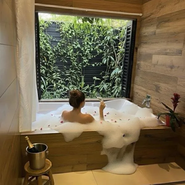 Cabana Monte Trigo com Banheira, hotel in São Francisco do Sul
