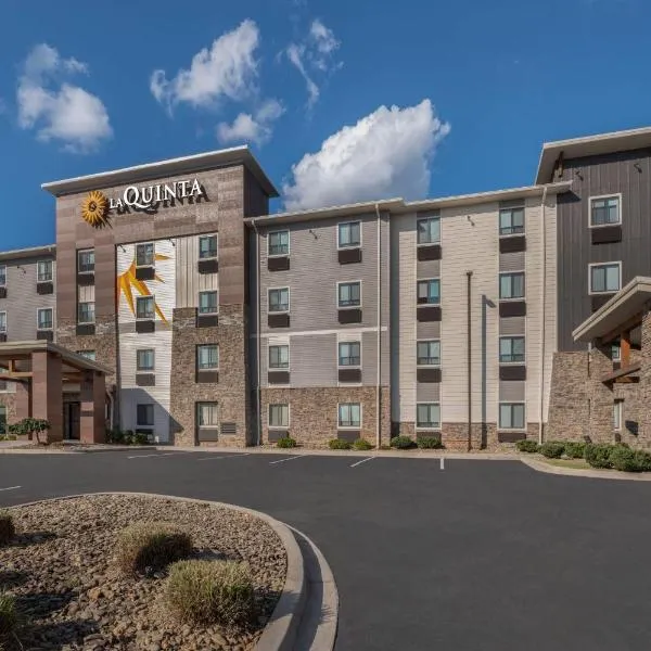 La Quinta Inn & Suites by Wyndham Greenville Woodruff Rd, hotel i Greenville