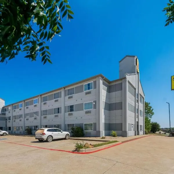 Super 8 by Wyndham Weatherford, hotel di Weatherford