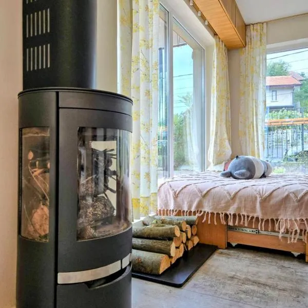 Ma-Bebe Play House with Private Sauna --- Lake, Parks and SPA Pools in 5 min, hotel in Pancharevo
