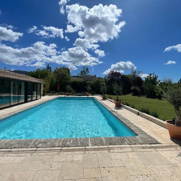 LUBERON SOLEIL ET OLIVIERS, ξενοδοχείο σε Les Taillades