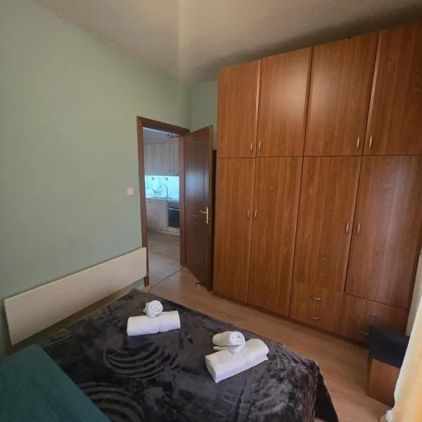 GiannisHouse، فندق في فلورينا