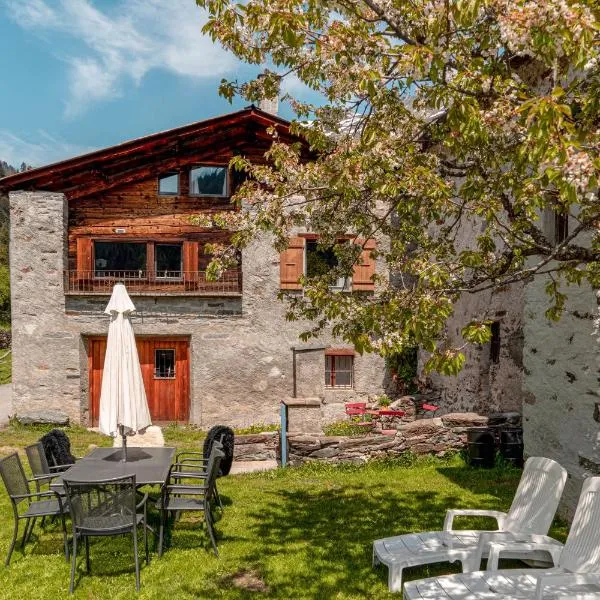 Viesnīca Sunny, rustical 5 room cottage in Valposchiavo pilsētā Pošiavo