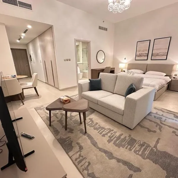 HARF310 Modern Studio w Balcony at Yas Island, khách sạn ở Abu Dhabi