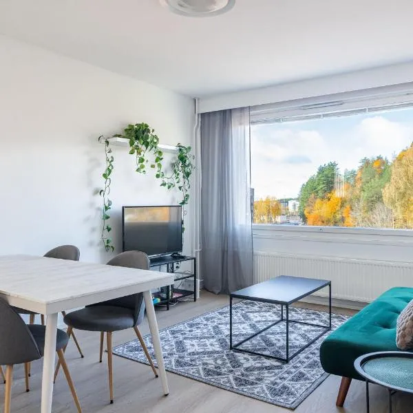 Central 1BR Apartment with Balcony & Free Parking，拉赫蒂的飯店