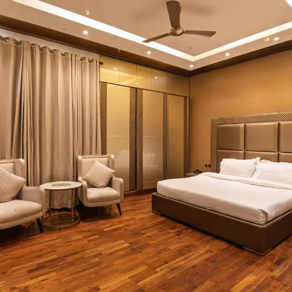 Luxury HomeStay Prime Location, South Delhi, hotel in New Delhi