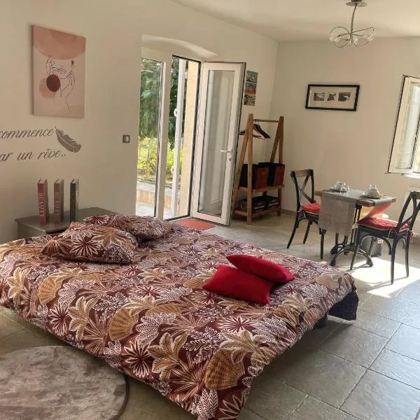 L'appart Thé - Charme apaisant au coeur des Alpilles, hotel in Paradou