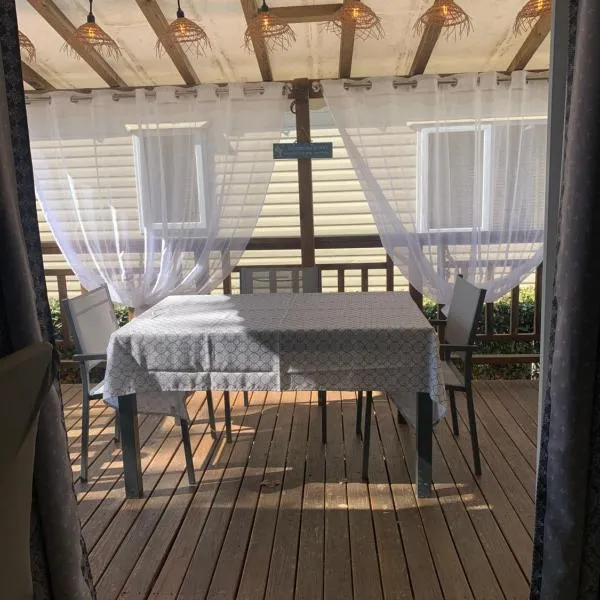 Au Petit Bonheur, отель в городе Вья
