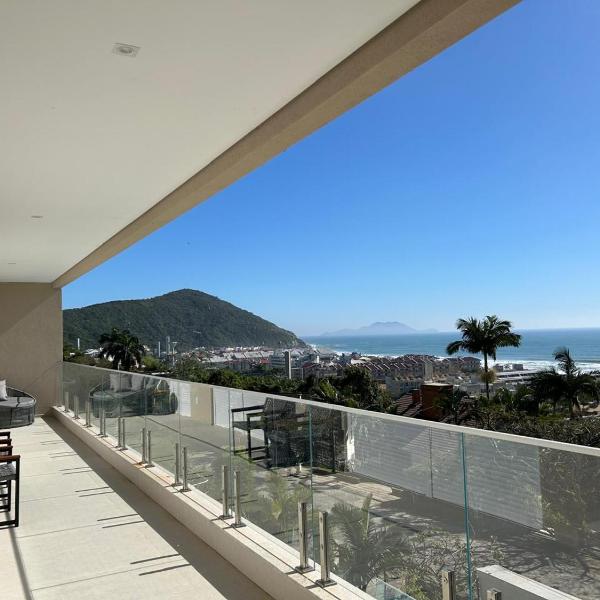 Paraiso com vista do mar e montanha na Praia Brava