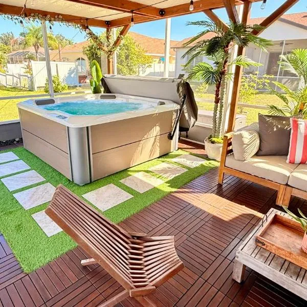 Spacious 5BR Private Home, Private Pool & Salt Water Spa, Minutes from Beaches, hotel in Bradenton