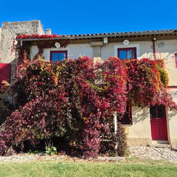 Studio Est - 30 m2 Domaine viticole Château Barbebelle - Jardin & Boulodrome partagés, hotel v destinaci Rognes