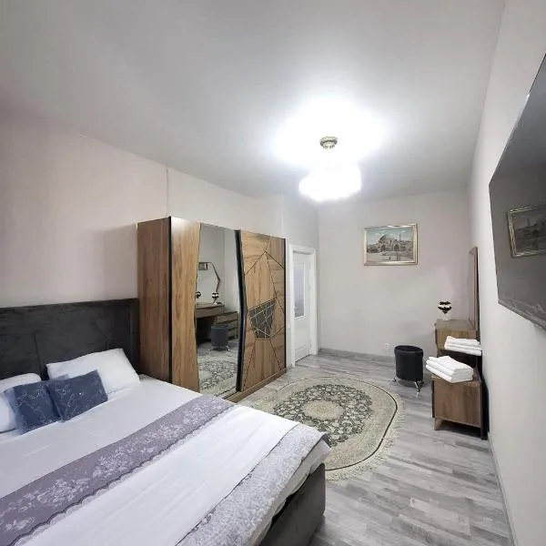 Стильная студия в центре с кухней, hotel v destinaci Buchara