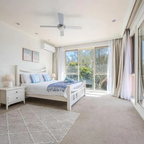 Peaceful Bushland Retreat with Treetop Hills Views, hotel u gradu 'Wonga Park'