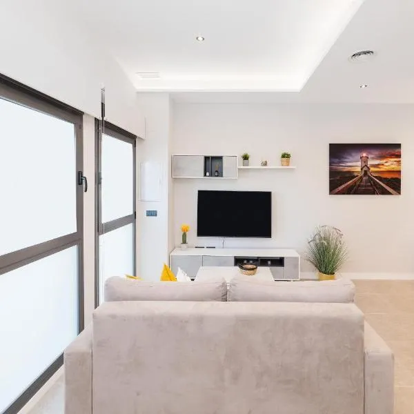 Aptos Turísticos Playa Marinsa, hotel v destinácii Torre del Mar