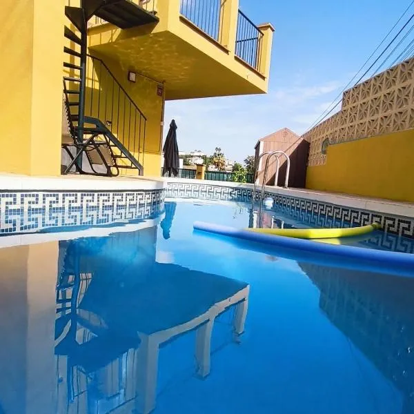 Paraíso del mar-Chalet privado con piscina propia y vista al mar cerca de la playa, hotel em Fuengirola