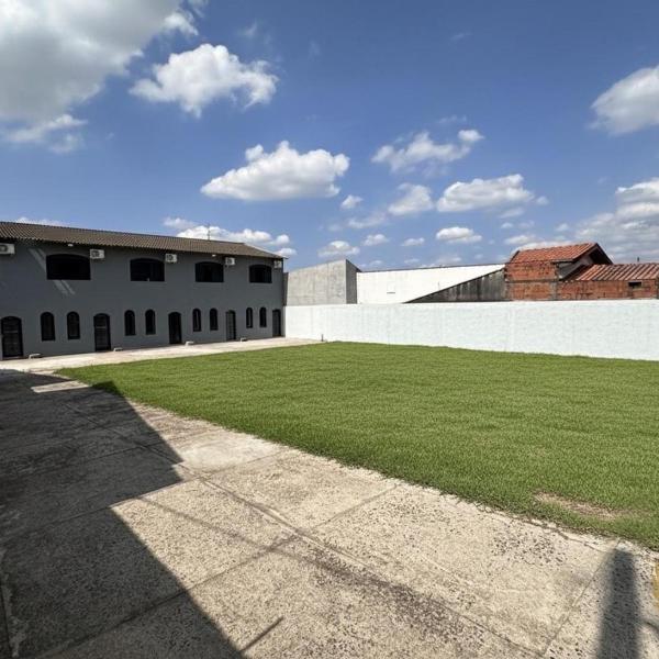 Suítes Modernas com Ar-Condicionado e Estacionamento