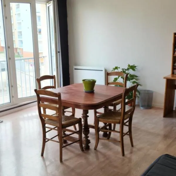 Appartement 74 m2 entièrement privatif - Gare, hotel in Troyes