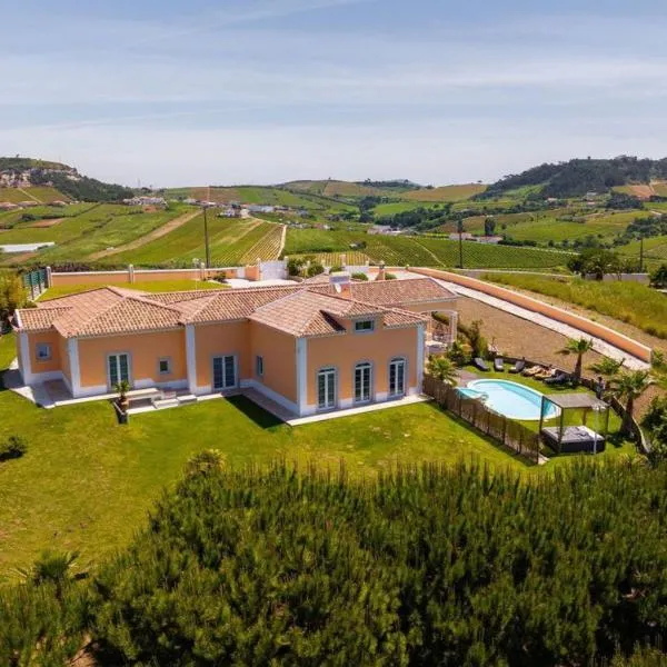 Cambaia에 위치한 호텔 VILLA ALTUS near Ericeira with swimming pool, jacuzzi and 2 games room