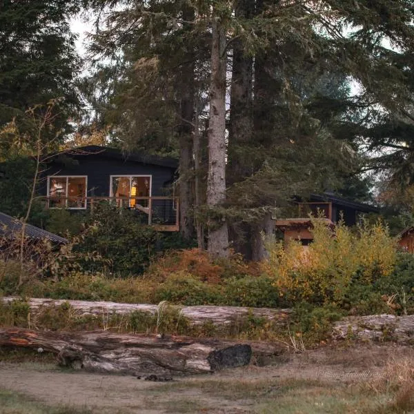 Mackenzie Beach Resort, hotel in Tofino